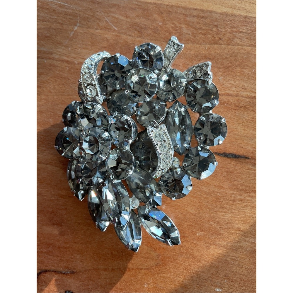 Vintage Weiss Smoky Gray Clear Crystal‎ Rhinestone Marquise Wreath Brooch Pin